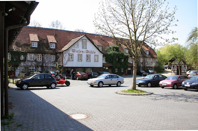 AF1QipPnLJWsmDpw-vgUKQcQ8nbYQPCzH3AmJz-hGBi7w408-h270-k-no.jpg